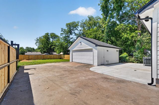 4002 Falls Drive, Dallas, TX 75211