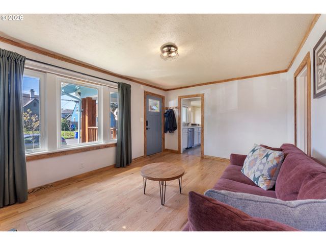 7834 N WABASH Ave, Portland, OR 97217