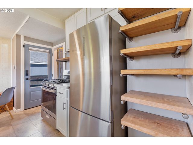 7834 N WABASH Ave, Portland, OR 97217