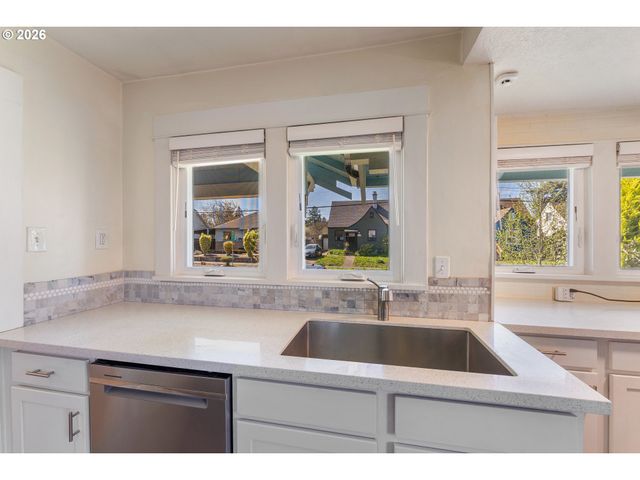 7834 N WABASH Ave, Portland, OR 97217