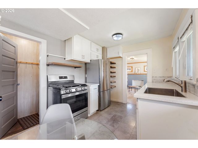 7834 N WABASH Ave, Portland, OR 97217