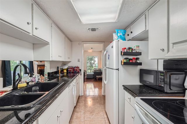 6810 Thorncliffe DR B, Austin, TX 78731