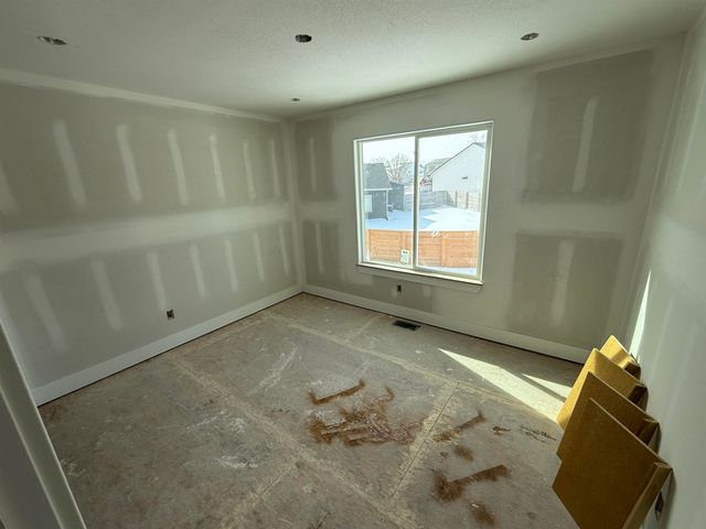 106 E Poplar Ct, Goddard, KS 67052