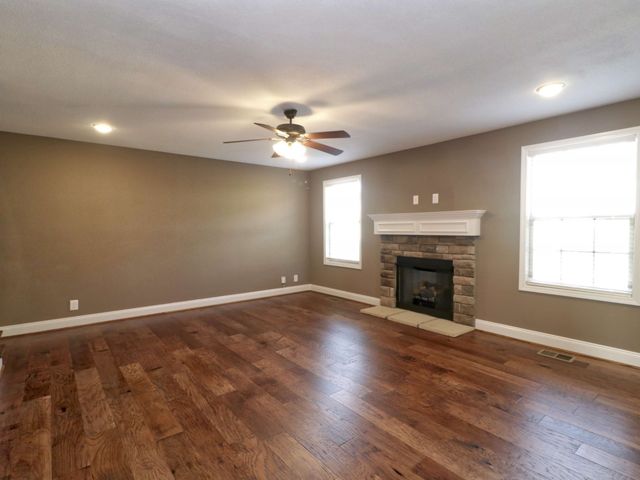 835 Crestone Ln, Clarksville, TN 37042