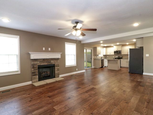 835 Crestone Ln, Clarksville, TN 37042