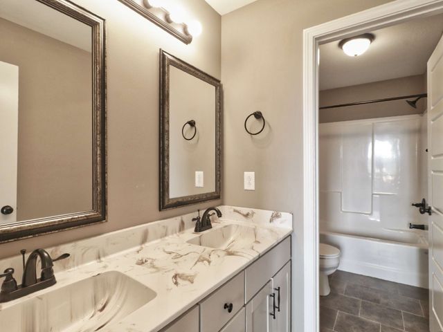 835 Crestone Ln, Clarksville, TN 37042