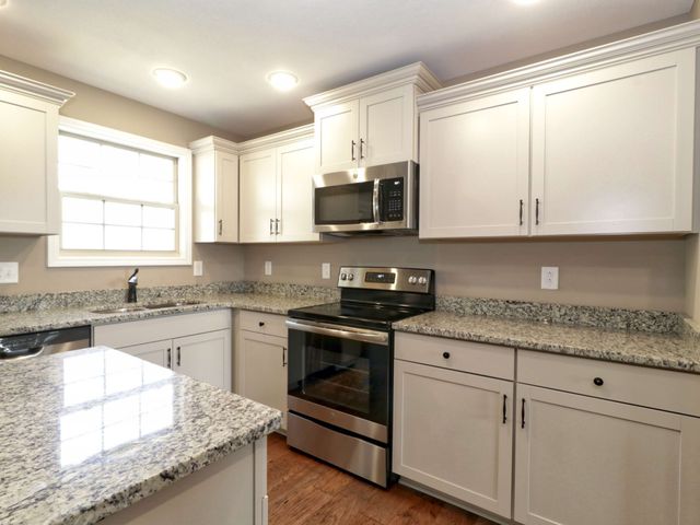835 Crestone Ln, Clarksville, TN 37042