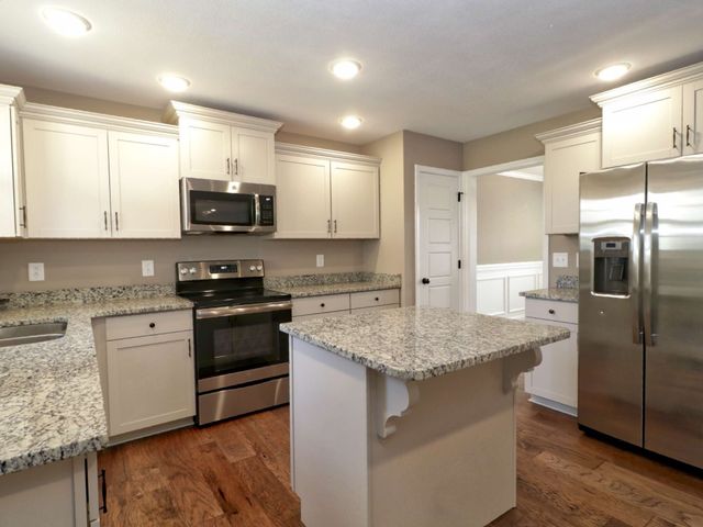 835 Crestone Ln, Clarksville, TN 37042
