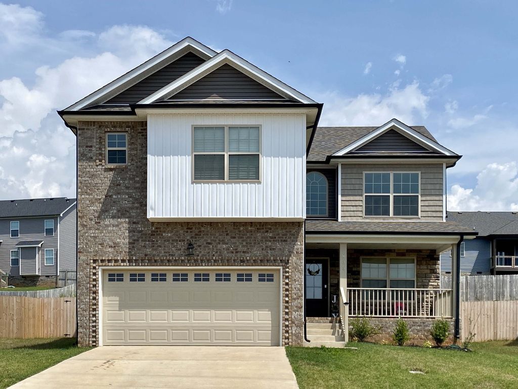 835 Crestone Ln, Clarksville, TN 37042