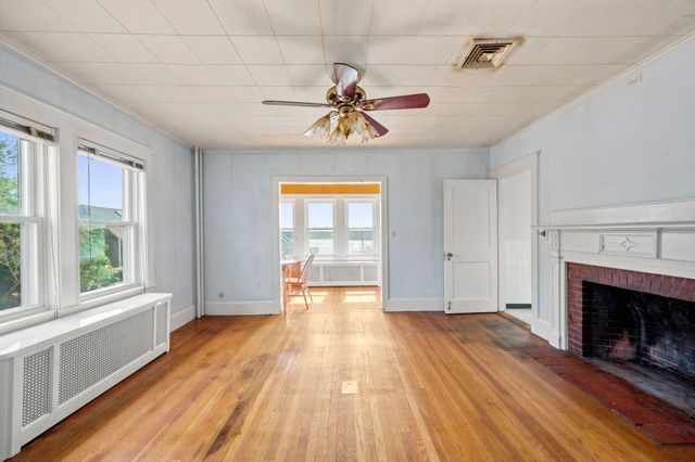 28 Roosevelt Ave, Hull, MA 02045