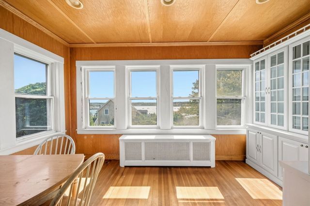 28 Roosevelt Ave, Hull, MA 02045