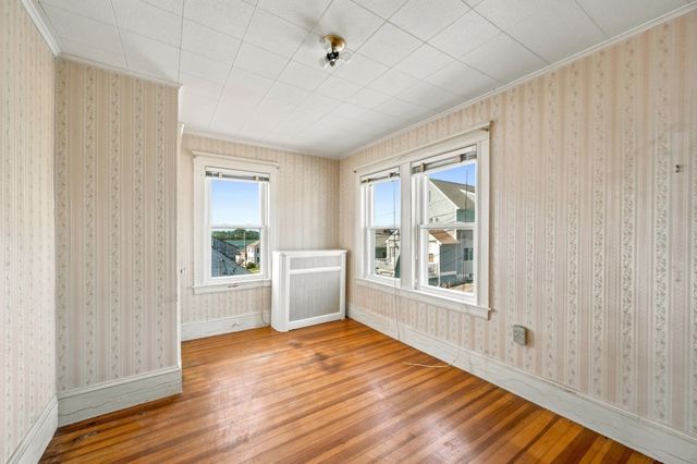 28 Roosevelt Ave, Hull, MA 02045