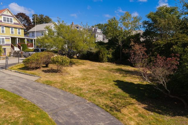 28 Roosevelt Ave, Hull, MA 02045