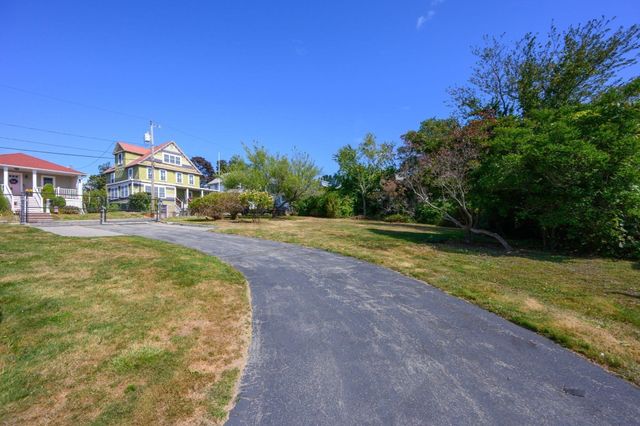 28 Roosevelt Ave, Hull, MA 02045