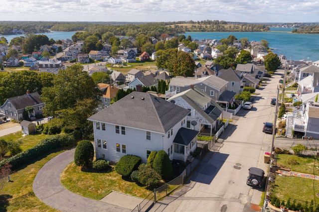 28 Roosevelt Ave, Hull, MA 02045