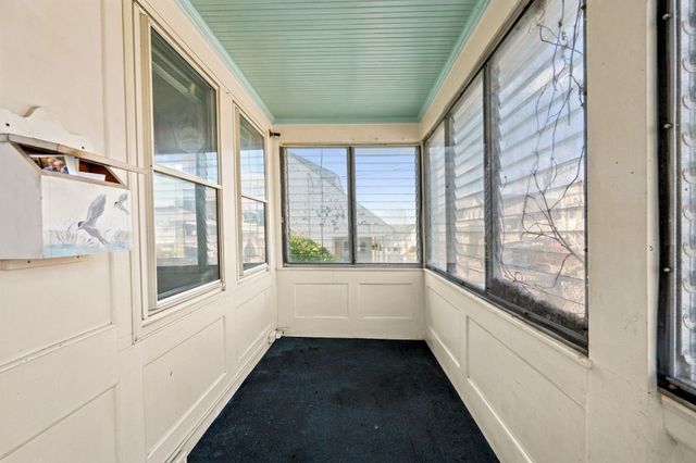 28 Roosevelt Ave, Hull, MA 02045
