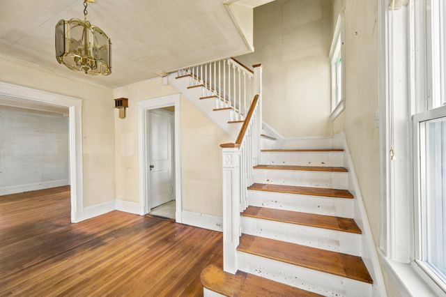 28 Roosevelt Ave, Hull, MA 02045