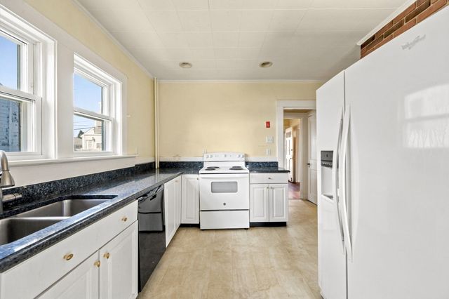 28 Roosevelt Ave, Hull, MA 02045