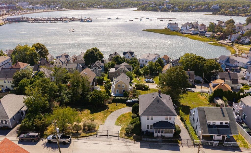 28 Roosevelt Ave, Hull, MA 02045