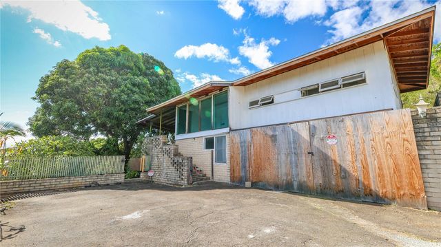 2026 Ahualani Place A, Honolulu, HI 96822