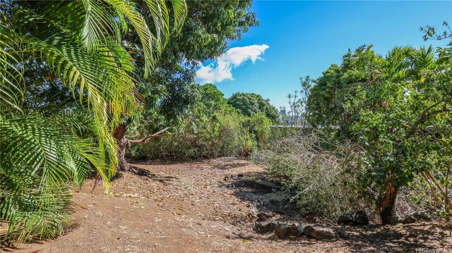 2026 Ahualani Place A, Honolulu, HI 96822