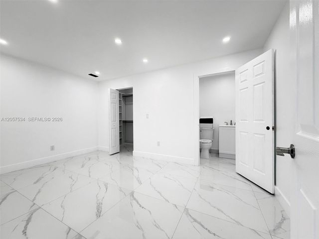 2210 NW 93rd Ave, Pembroke Pines, FL 33024