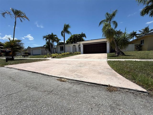 2210 NW 93rd Ave, Pembroke Pines, FL 33024