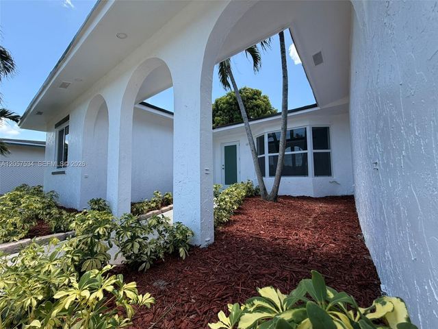 2210 NW 93rd Ave, Pembroke Pines, FL 33024