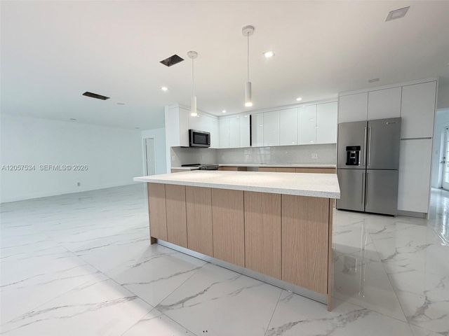 2210 NW 93rd Ave, Pembroke Pines, FL 33024