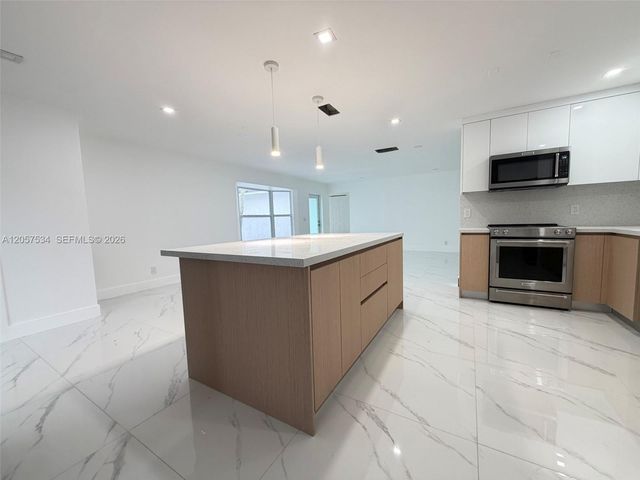 2210 NW 93rd Ave, Pembroke Pines, FL 33024