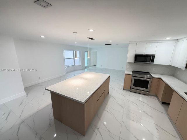 2210 NW 93rd Ave, Pembroke Pines, FL 33024