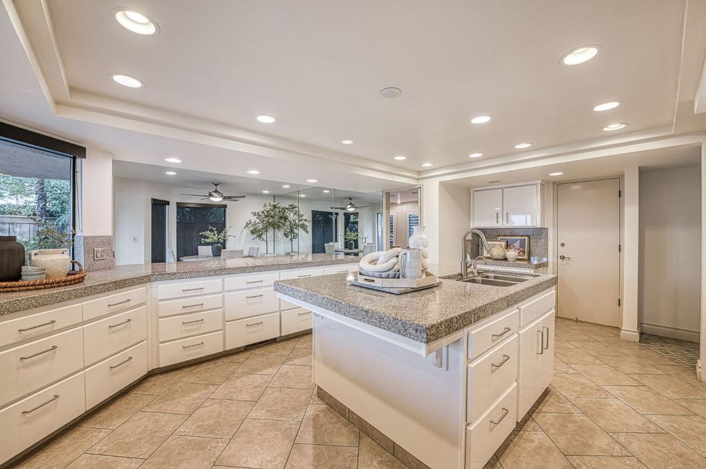 Image 14 of property listing at 2788 W Bluff Avenue, Fresno, CA 93711