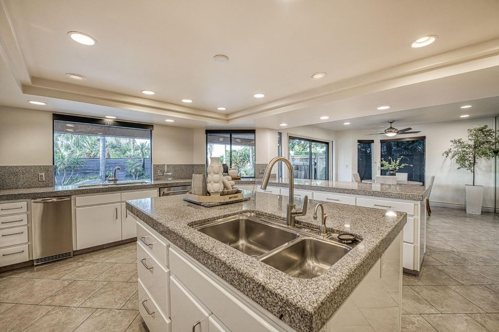 Image 15 of property listing at 2788 W Bluff Avenue, Fresno, CA 93711