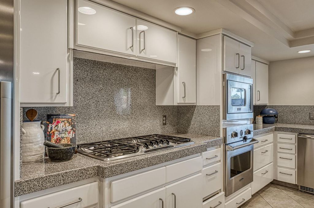 Image 17 of property listing at 2788 W Bluff Avenue, Fresno, CA 93711