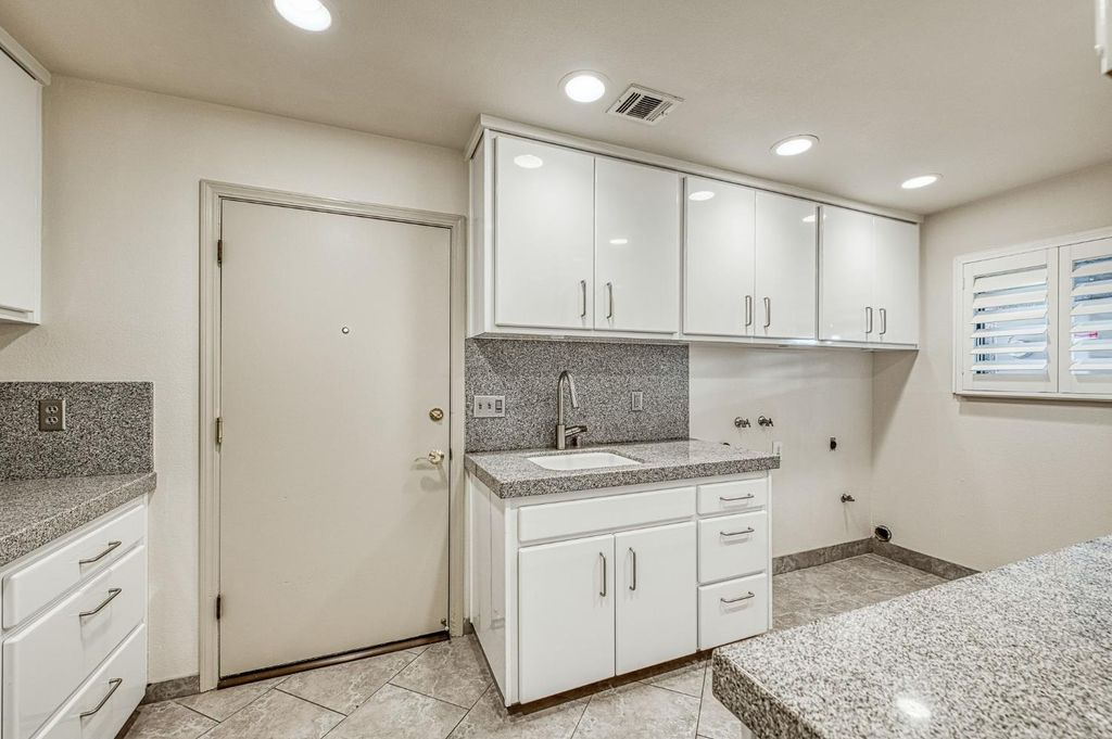 Image 25 of property listing at 2788 W Bluff Avenue, Fresno, CA 93711