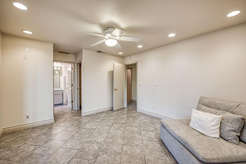 Image 26 of property listing at 2788 W Bluff Avenue, Fresno, CA 93711