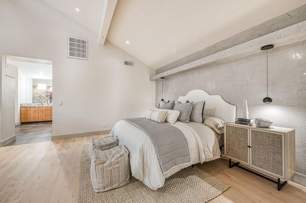 Image 31 of property listing at 2788 W Bluff Avenue, Fresno, CA 93711