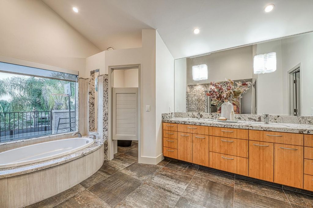 Image 35 of property listing at 2788 W Bluff Avenue, Fresno, CA 93711