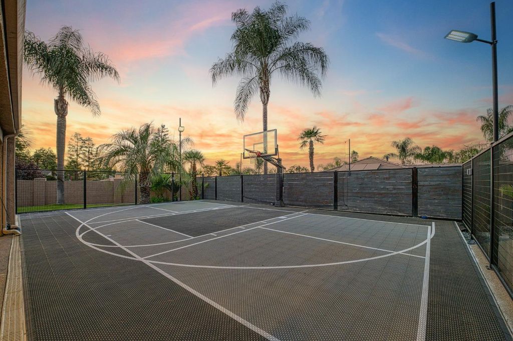 Image 55 of property listing at 2788 W Bluff Avenue, Fresno, CA 93711