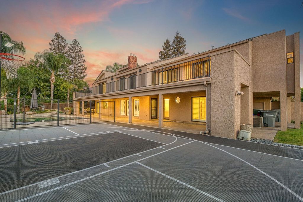 Image 56 of property listing at 2788 W Bluff Avenue, Fresno, CA 93711
