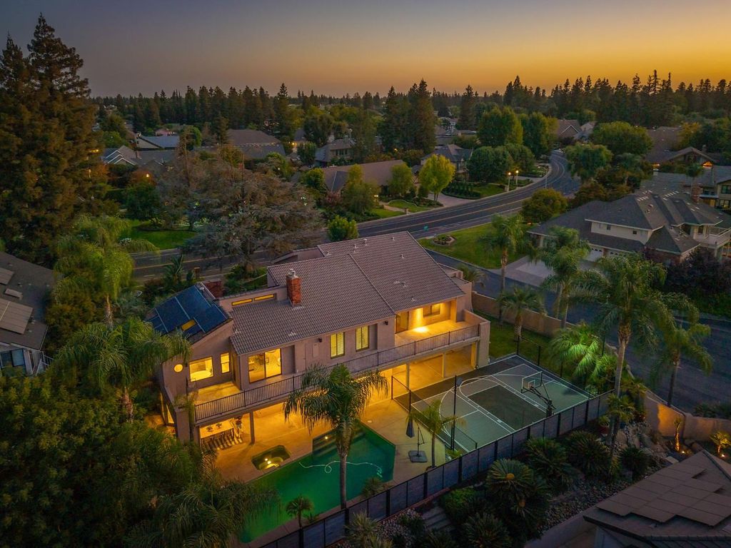 Image 60 of property listing at 2788 W Bluff Avenue, Fresno, CA 93711