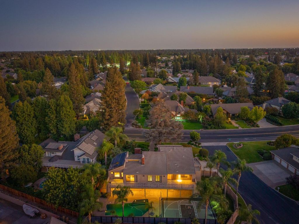 Image 63 of property listing at 2788 W Bluff Avenue, Fresno, CA 93711