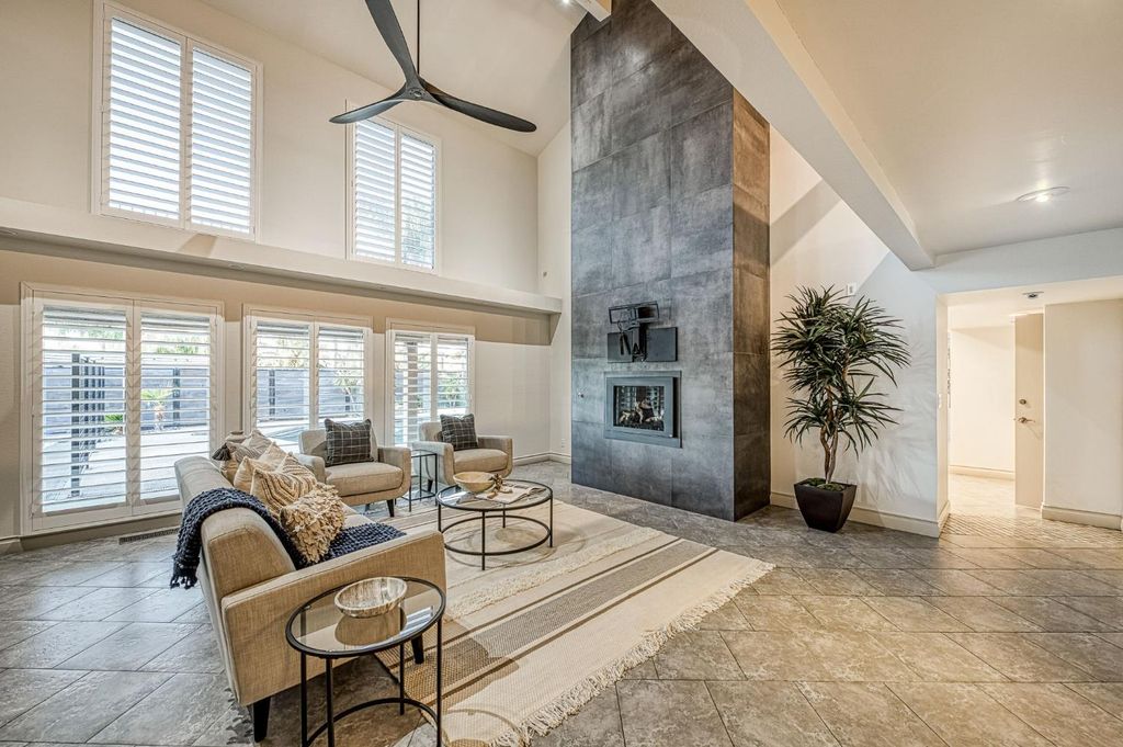 Image 9 of property listing at 2788 W Bluff Avenue, Fresno, CA 93711