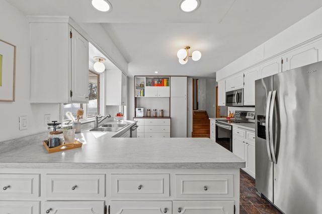 3080 Oxford Street N, Roseville, MN 55113