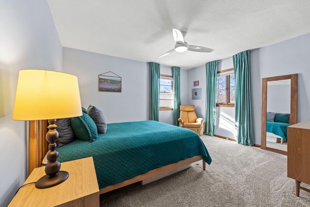 3080 Oxford Street N, Roseville, MN 55113