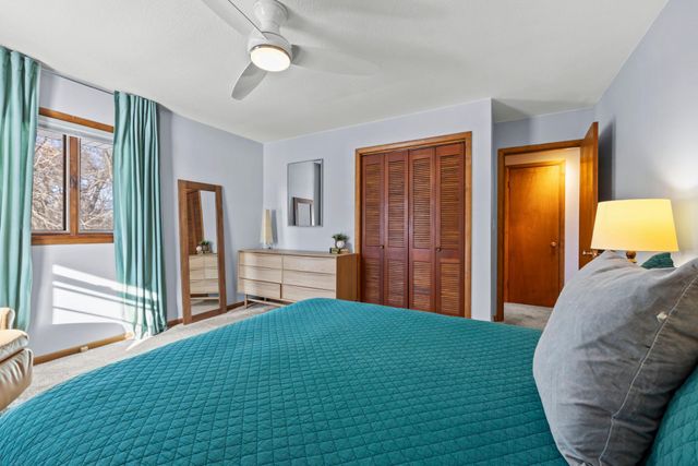 3080 Oxford Street N, Roseville, MN 55113