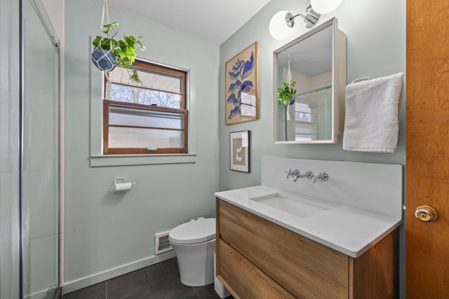 3080 Oxford Street N, Roseville, MN 55113