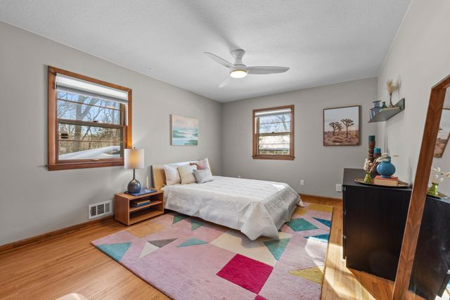 3080 Oxford Street N, Roseville, MN 55113