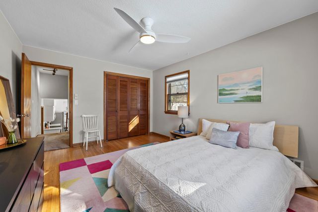 3080 Oxford Street N, Roseville, MN 55113