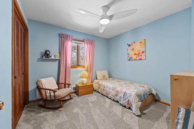 3080 Oxford Street N, Roseville, MN 55113